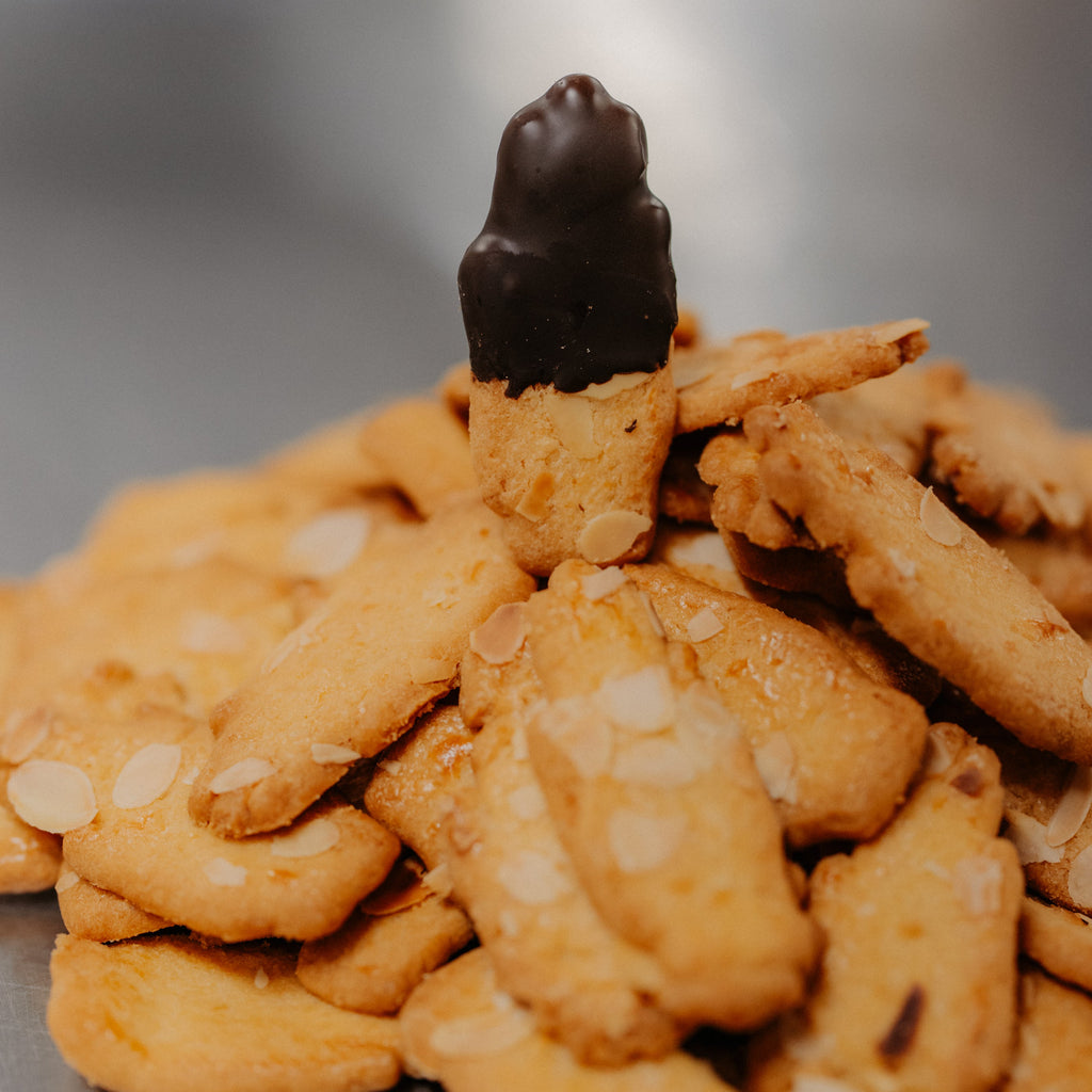 Handje gedipt in chocolade Suikervrij OKONO Philip's Biscuits