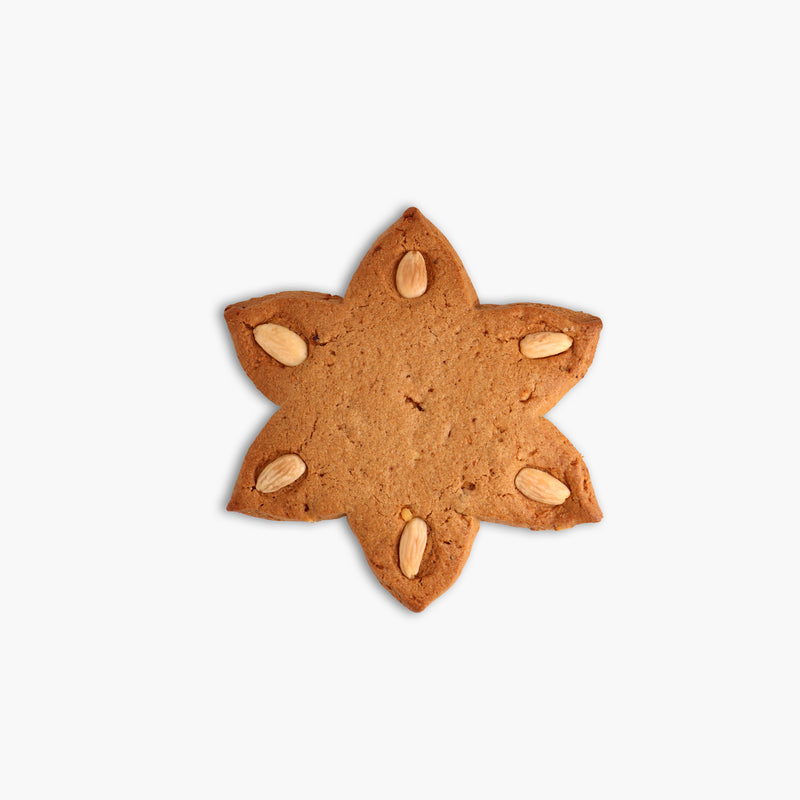 Speculaas star with nut
